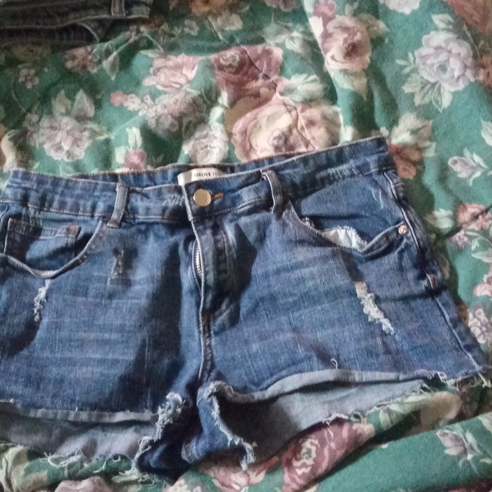 Shorts - Picture 1 of 2
